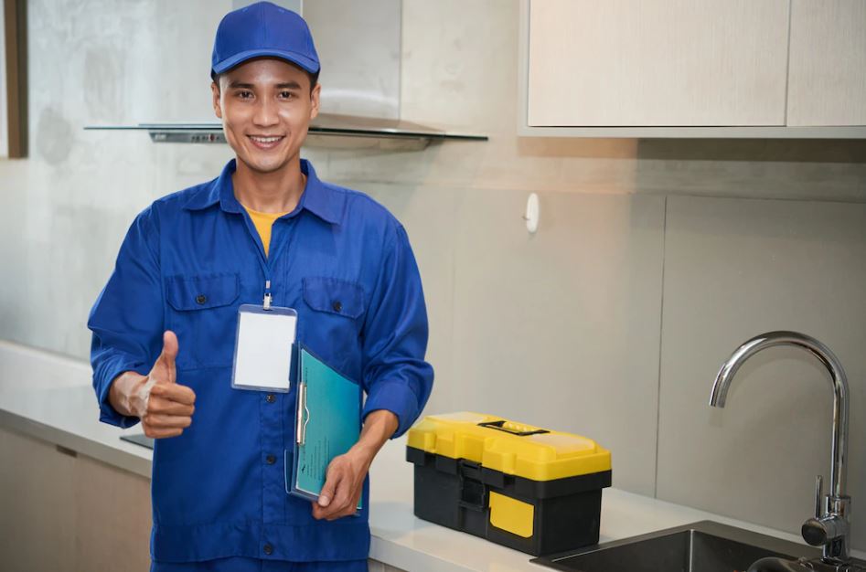 Khách hàng tại Hải Phòng hài lòng sau khi sử dụng dịch vụ làm sạch đường cấp nước